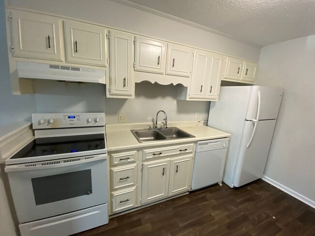 Building Photo - 230 Lanier Dr