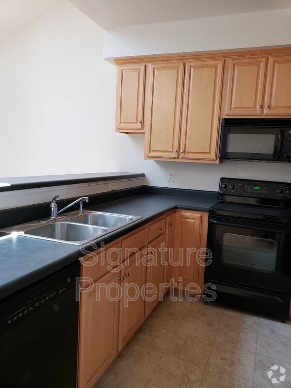 Building Photo - 9704 Bartley Pond Dr