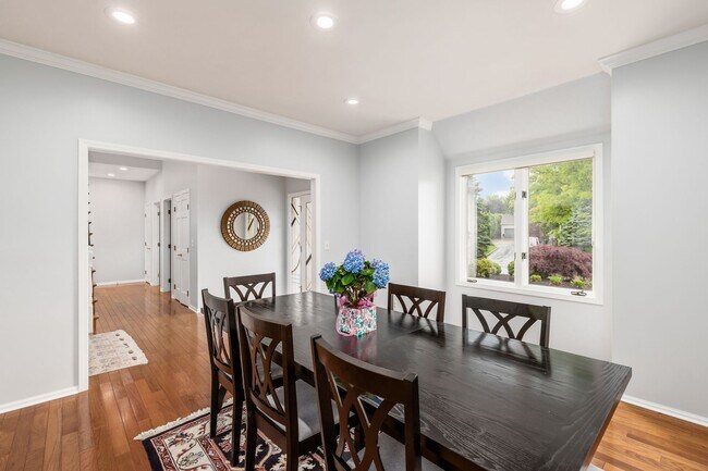 Building Photo - 8453 Greenside Dr
