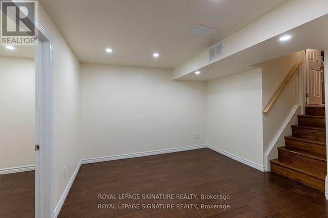 Building Photo - 454 Fendalton St