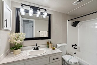 Building Photo - Regal Court Apartments