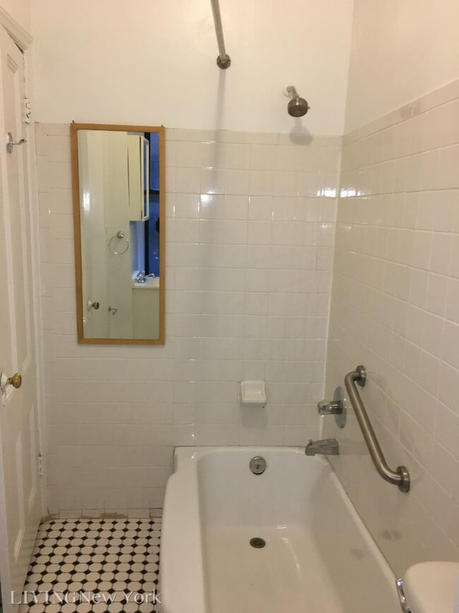Building Photo - 1 bedroom in NEW YORK NY 10128