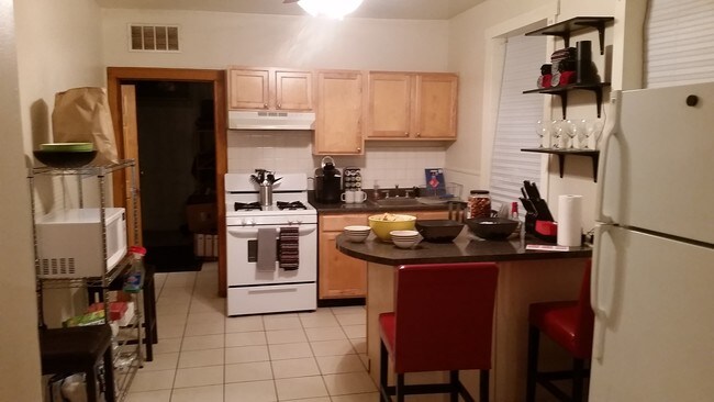 Foto del edificio - 2845 N Maplewood Ave