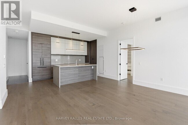 Building Photo - 215 Lonsdale Rd