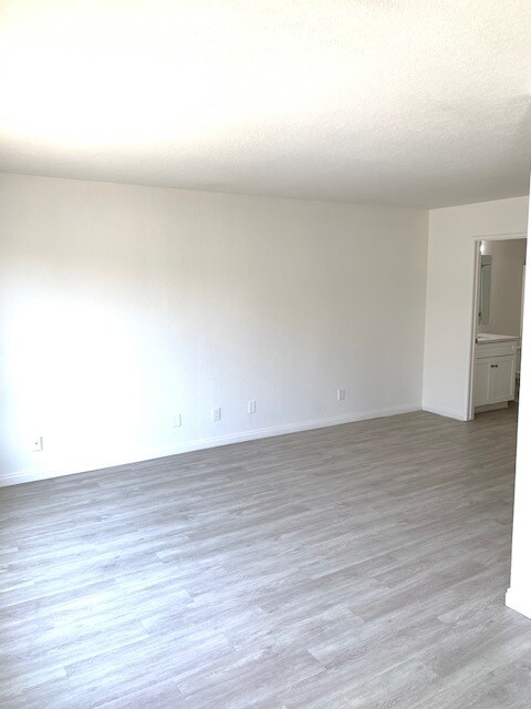Building Photo - 2321 N Niagara St