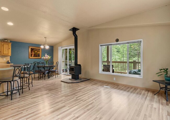 Foto del edificio - 12272 S Fork Little Butte Creek Rd