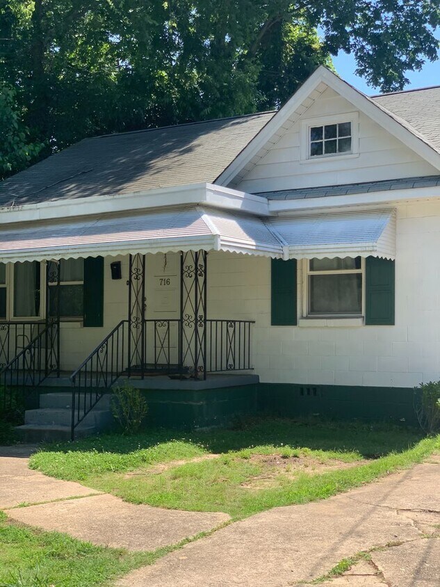 Foto principal - 4 bedroom single-family house near Cameron...