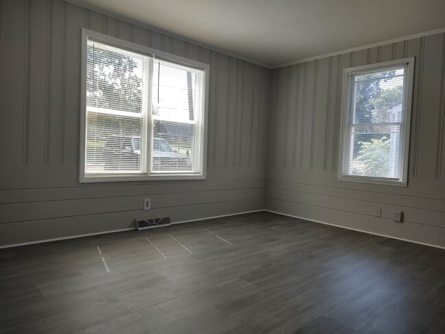 Building Photo - 138 S Gordon Dr