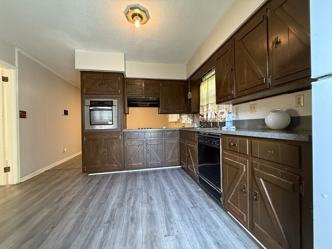 Building Photo - 246 Bowling Green Dr