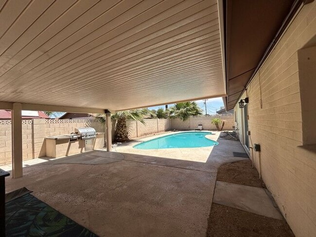 Building Photo - 4028 W Palo Verde Dr