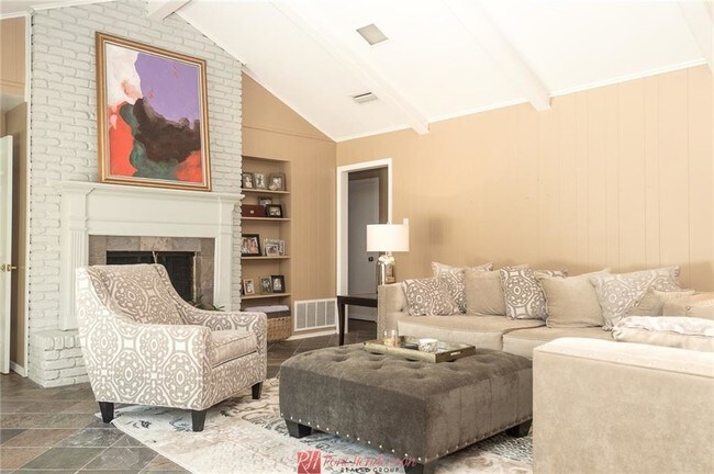 Building Photo - 3323 Brookhaven Club Dr