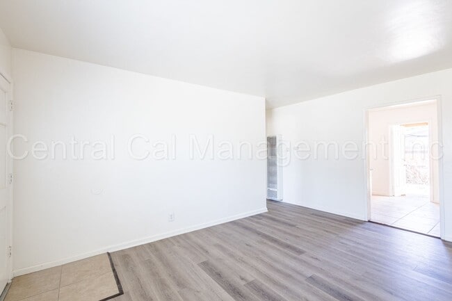 Building Photo - 3 Bedroom/1 Bath Home - $1595 Per Month!