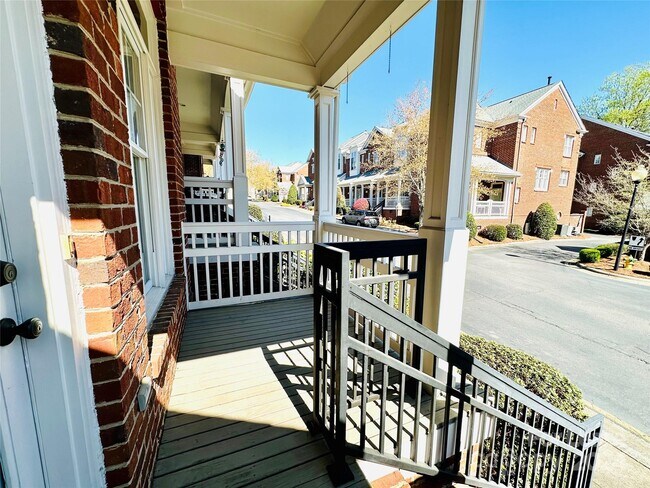 Building Photo - 4936 S Hill View Dr