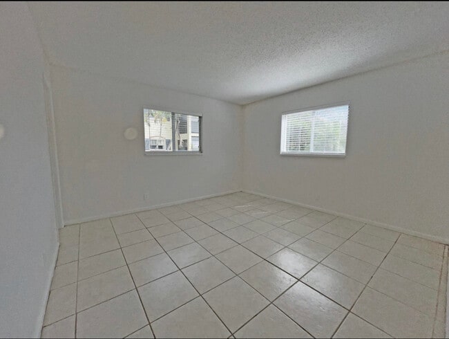 Building Photo - 253 S Cypress Rd