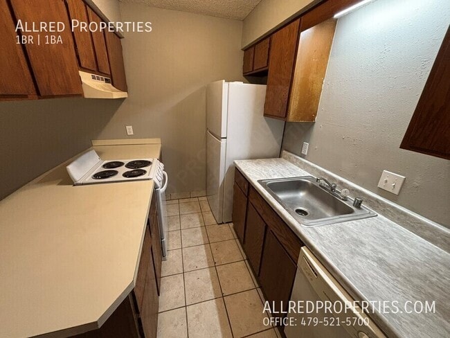 Foto del edificio - 1390 W Wedington Dr