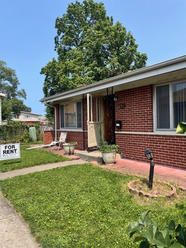 Building Photo - 7136 W Niles Ave