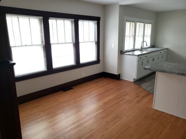 Foto del edificio - 406 Evergreen St
