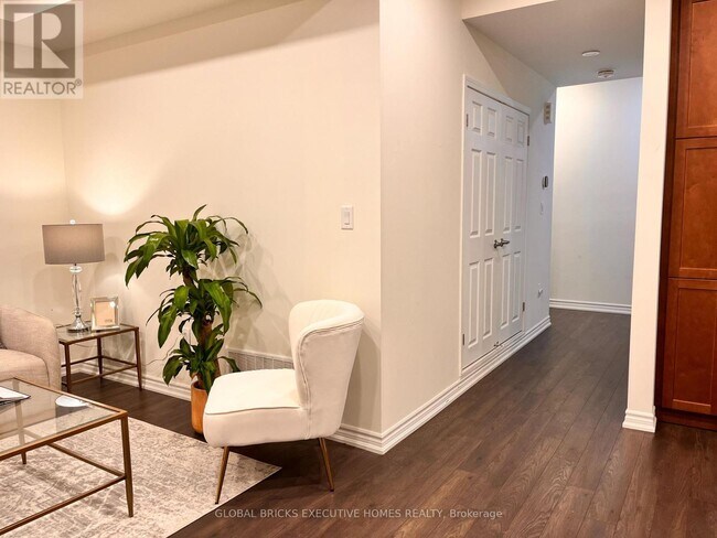 Building Photo - 220 Lagerfeld Dr