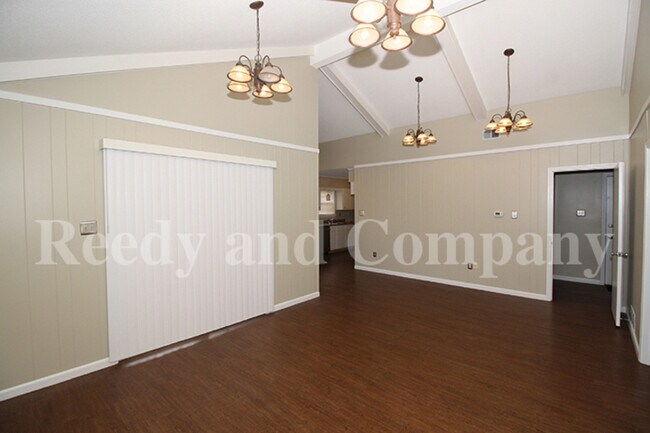 Building Photo - 998 Boulder Cove