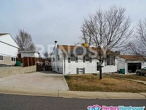 Building Photo - 327 Leona Dr