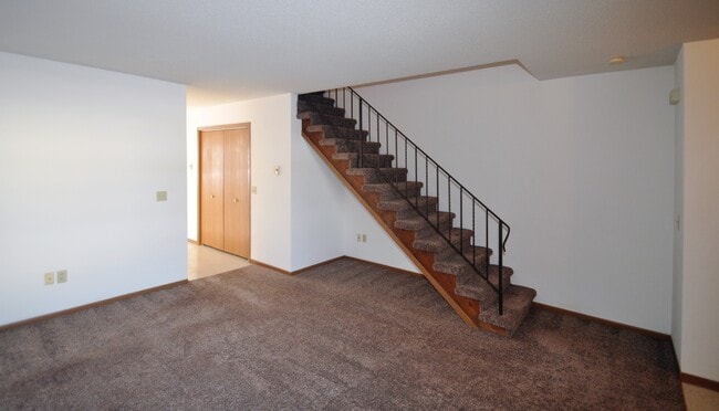 Building Photo - 1621 Devney Dr