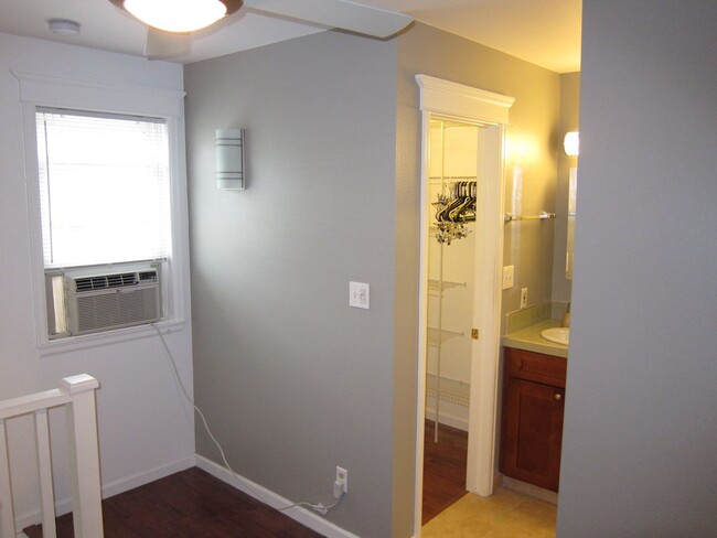Foto del edificio - Lofted one bedroom condo, close to everyth...
