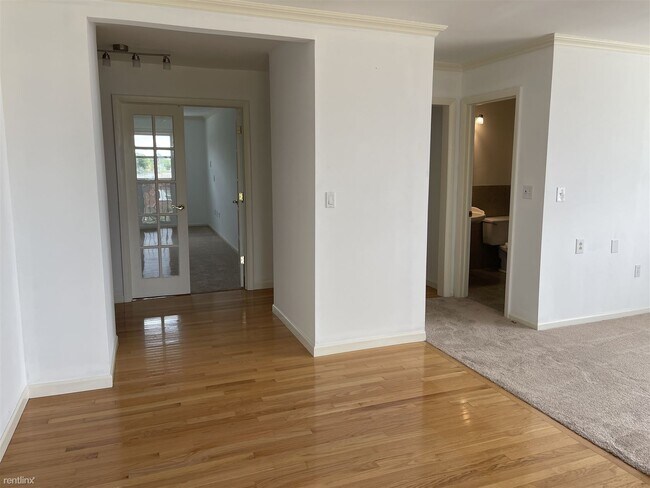 Foto del edificio - 2 br, 2 bath Condo - 109 E Broadway Unit C