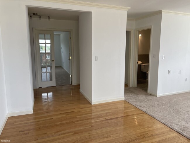 Building Photo - 2 br, 2 bath Condo - 109 E Broadway Unit C