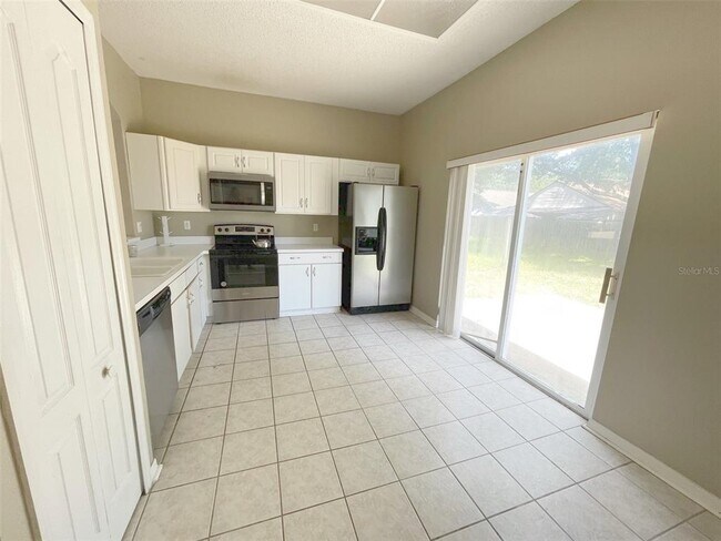 Building Photo - 12751 Woodbury Oaks Dr