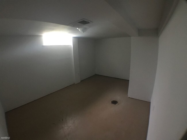 Building Photo - 283 Hilltop Dr