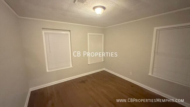 Building Photo - 2370 Larose Ave