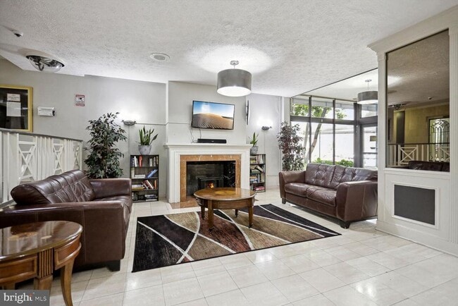 Foto del edificio - 1021 Arlington Blvd