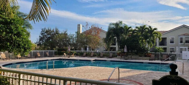 Foto del edificio - 110 SW Peacock Blvd