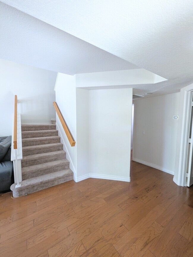Foto del edificio - 639 S Dewberry Ln