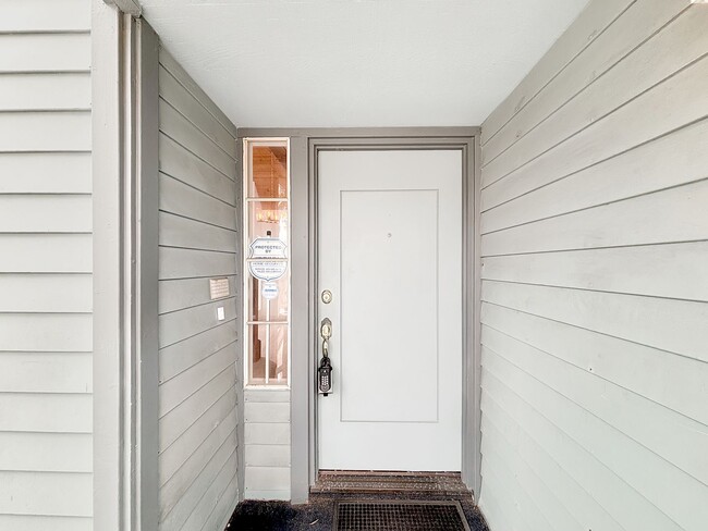 Building Photo - Charming & Spacious 2B/2BA Condo in Missio...