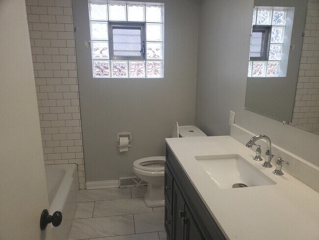 Foto del edificio - 3807 Ridgeland Ave