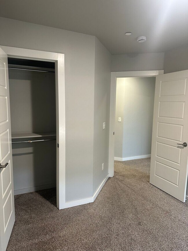 Foto del edificio - 3 Bedroom Townhome with ALL APPLIANCES at a great price!!