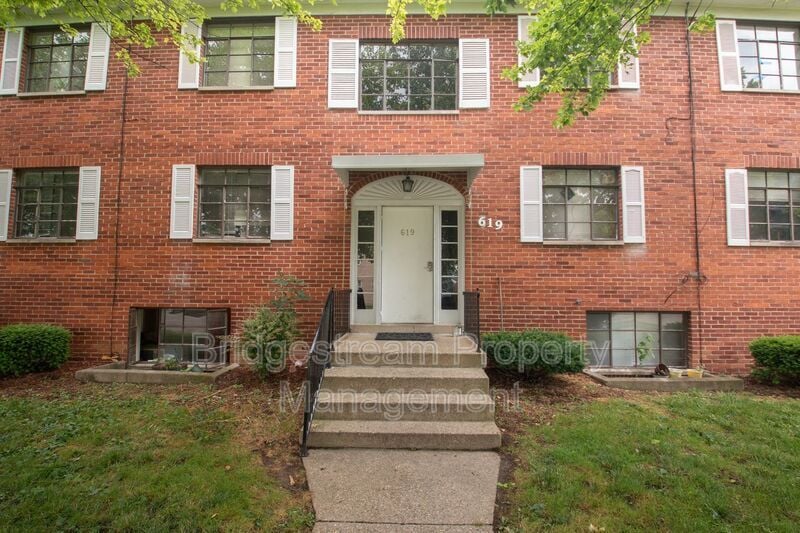 Photo - 619 Gainsborough Road