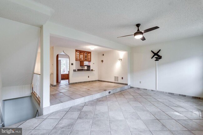 Building Photo - 2432 Ridgehampton Ct