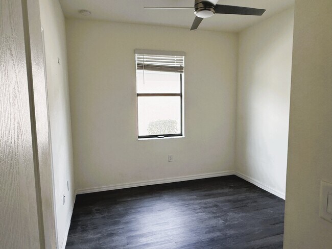 Foto del edificio - 9359 Foxglove Ln