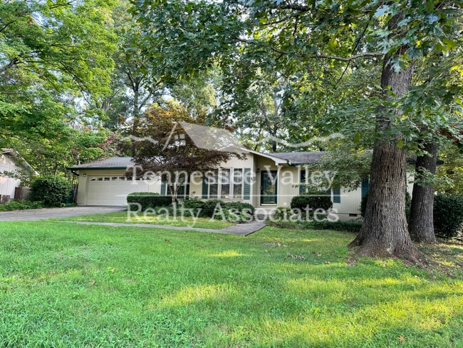 Building Photo - 1622 Colonade Rd