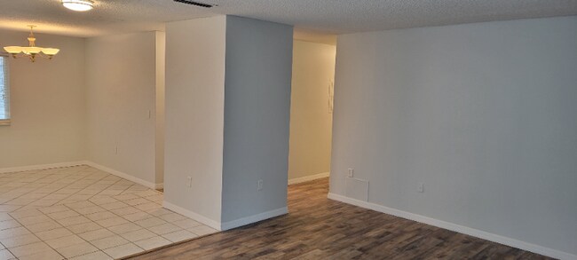 Building Photo - 13300 Walsingham Rd