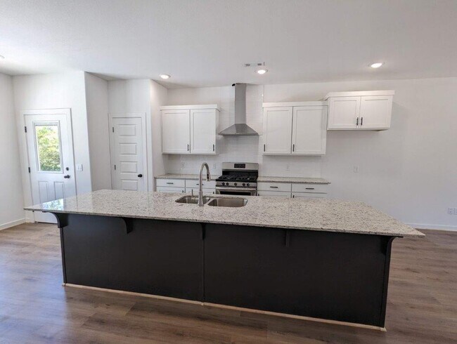 Foto del edificio - 778 N Crater Ave