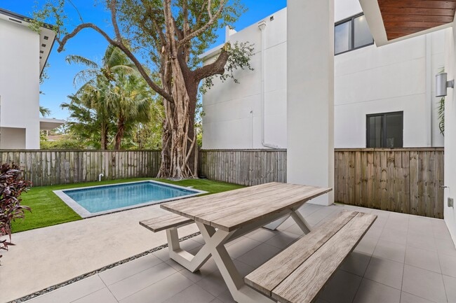 Foto del edificio - 3276 Day Ave