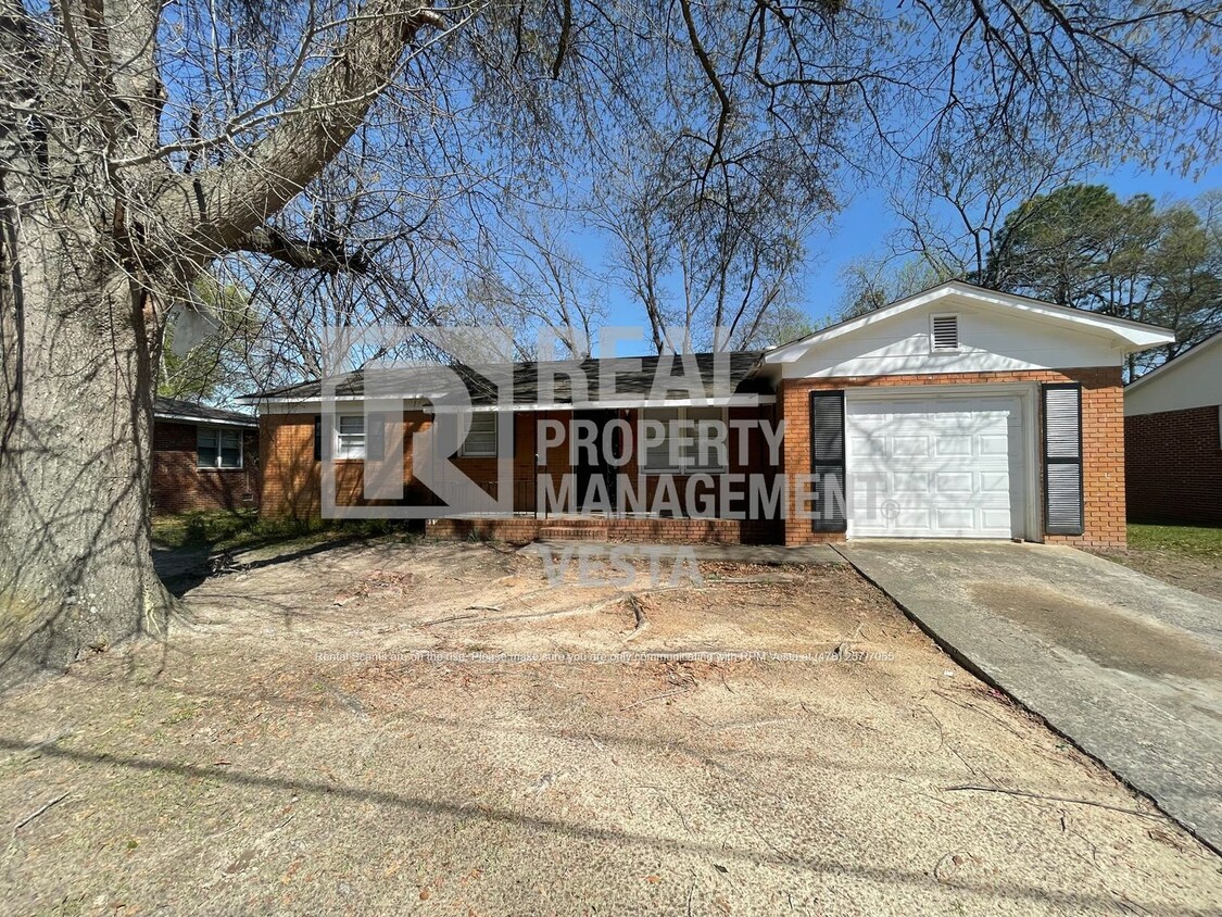 Primary Photo - Spacious Home in Warner Robins