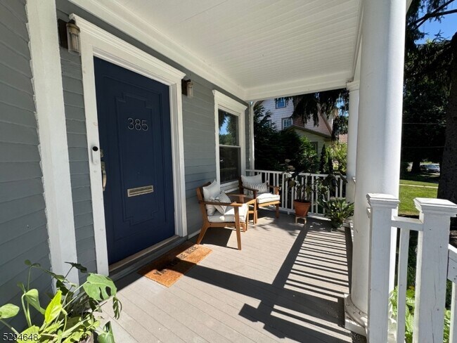 Foto del edificio - 385 Meadowbrook Ln