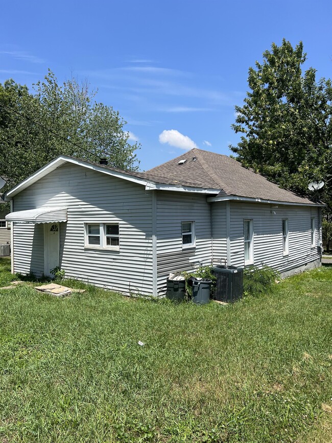 Building Photo - 1506 E Main St