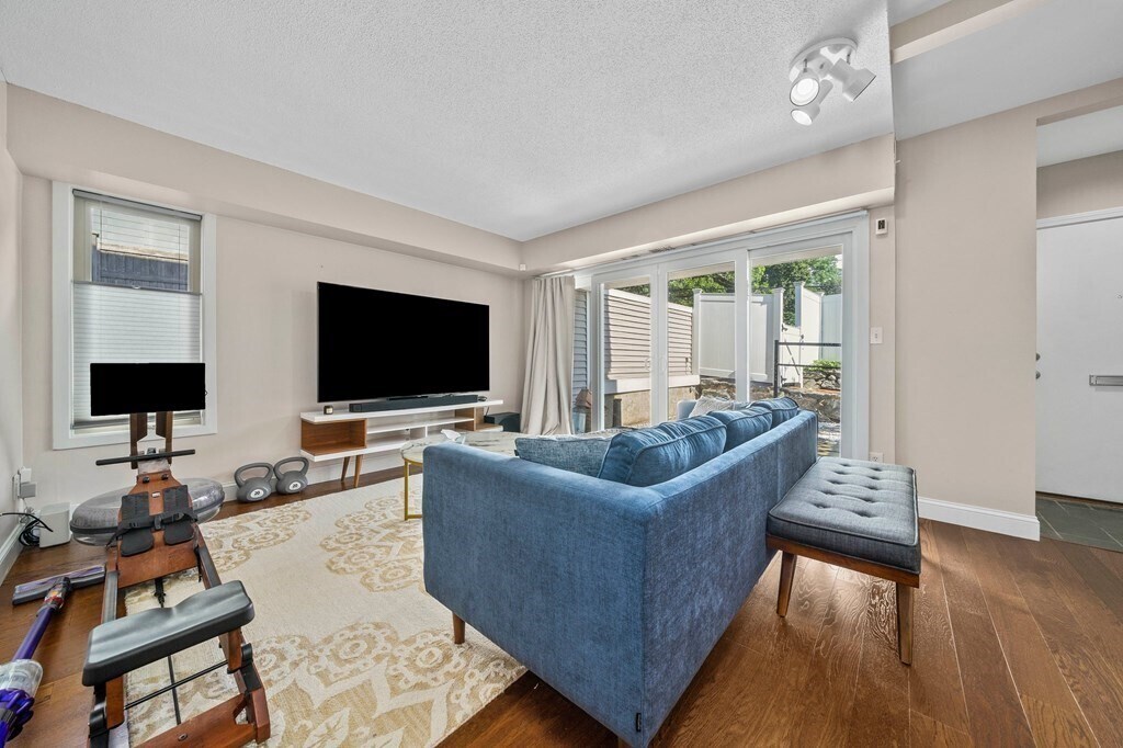 Primary Photo - 15 Fresh Pond Pl