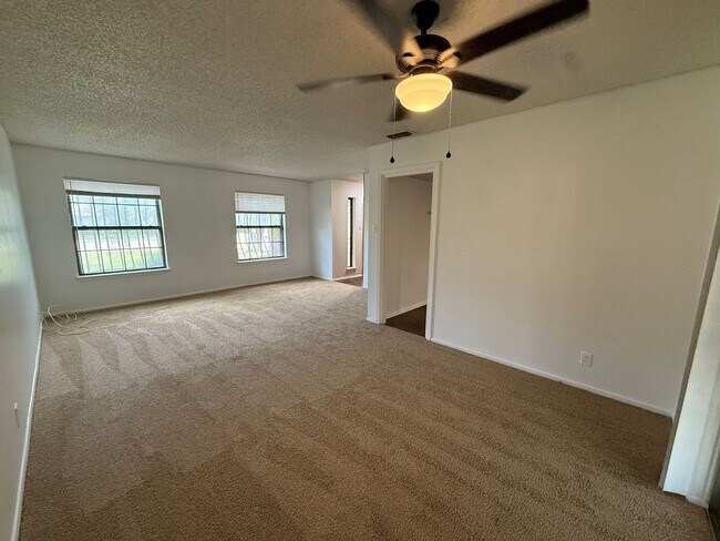Foto del edificio - 3 Bedroom/2.5 Bath Silver Creek Subdivision
