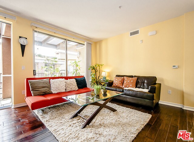 Foto del edificio - 629 Traction Ave